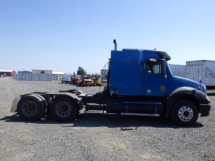 2006-freightliner-columbia-120-image-6