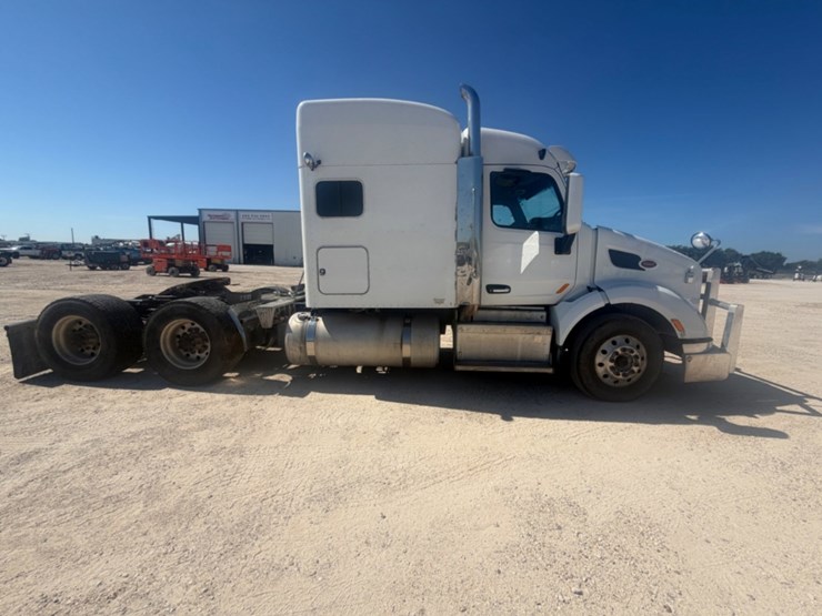 2017-peterbilt-579-image-6