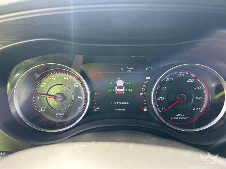 2015-dodge-charger-sedan-image-17