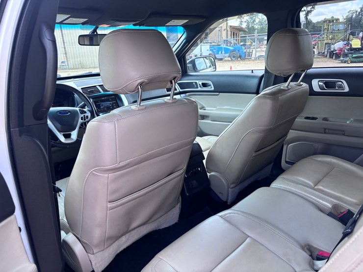 2015-ford-explorer-image-7