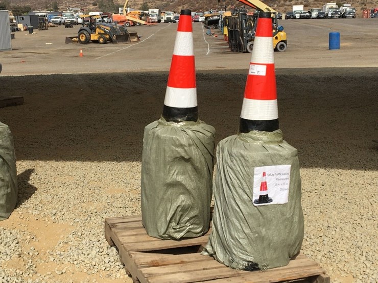 (40)-unused-florescent-safety-traffic-cones.-image-1