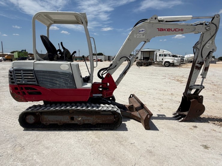 takeuchi-tb235-image-4