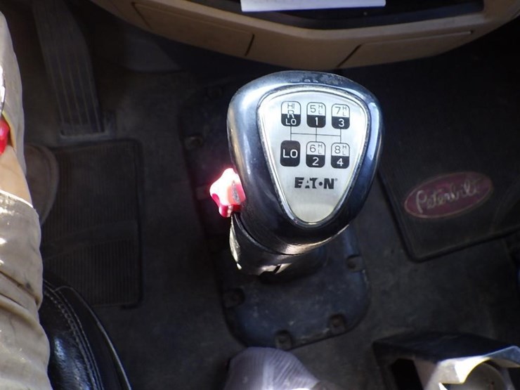 2015-peterbilt-325-image-34