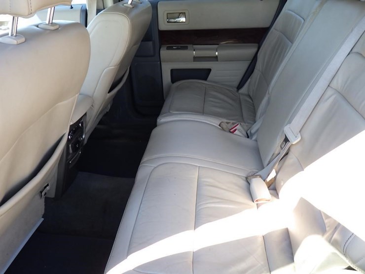 2009-ford-flex-image-17