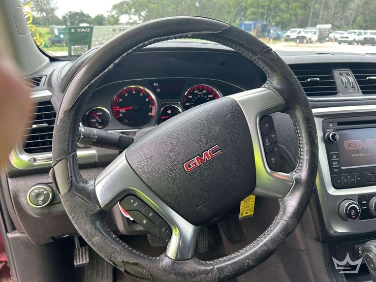 2013-gmc-acadia-image-11