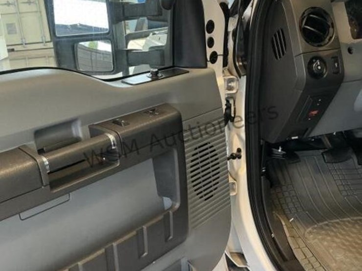 2013-ford-f550-image-25