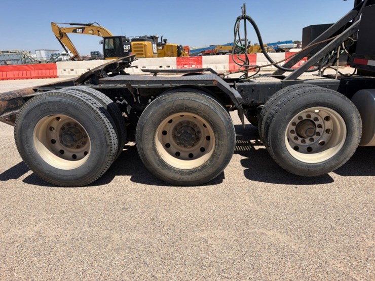 2002-kenworth-w900b-image-4
