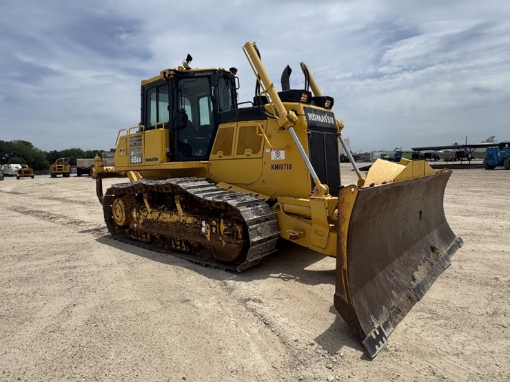 komatsu-d65ex-18-image-3