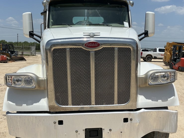 2020-peterbilt-567-image-2