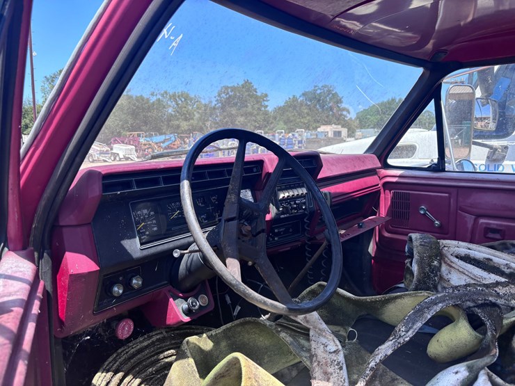 ford-f700-image-10