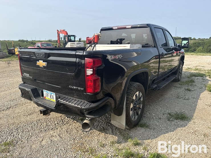 2022-chevrolet-silverado-2500-image-5