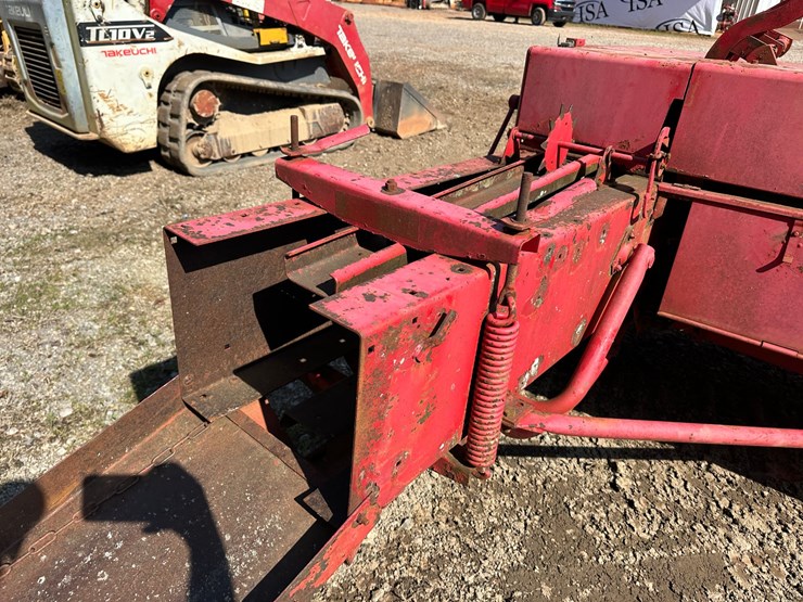 #4074-•-massey-ferguson-hay-baler-image-13