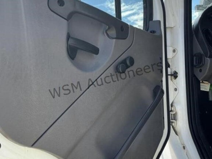 2019-freightliner-114sd-image-31
