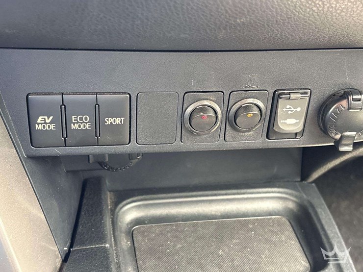 2018-toyota-rav4-image-16