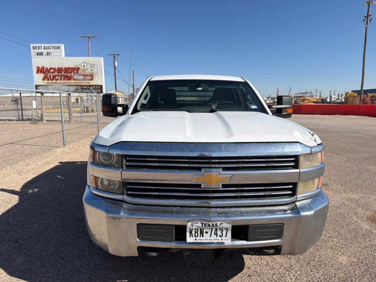 2018-chevrolet-silverado-2500hd-image-2