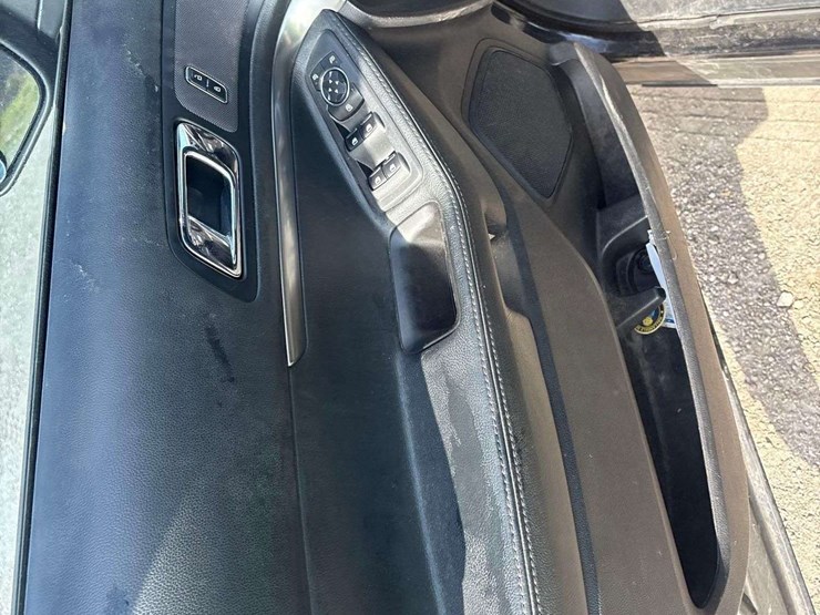 2017-ford-explorer-image-17