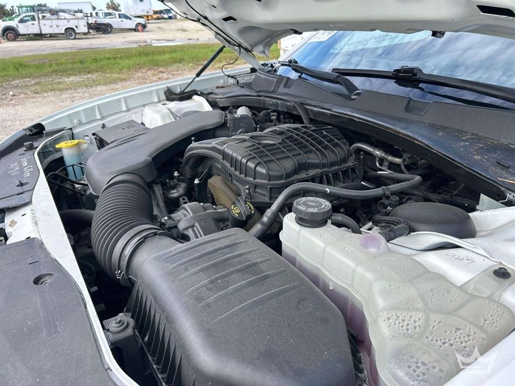 2017-dodge-charger-sedan-image-9