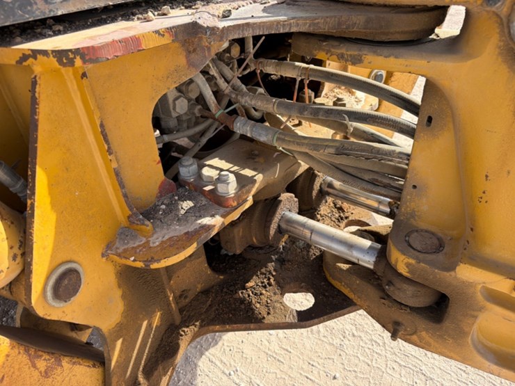 2006-caterpillar-420d-image-9