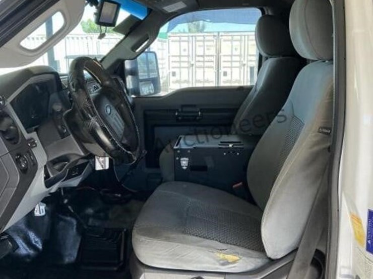 2015-ford-f550-image-26