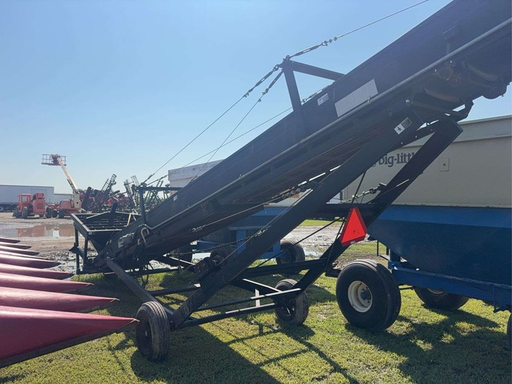 2015-layco-35ft-commodity-conveyor,-28''-belt,-electric-15hp-motor,-low-use,-cleated-belt-image-12