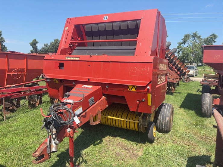 new-holland-688-image-2