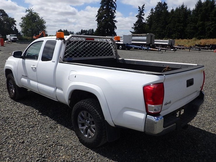 2017-toyota-tacoma-image-3