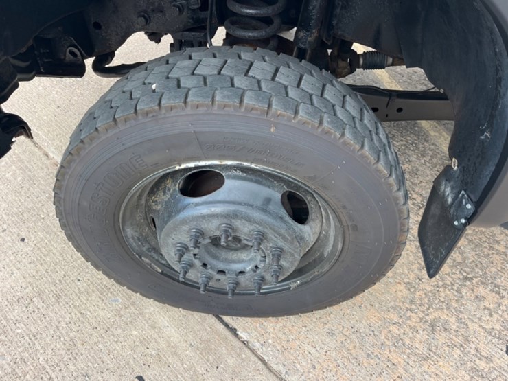 2015-ford-f550-image-10