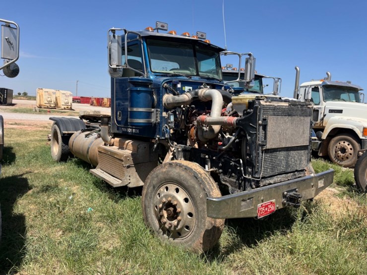 2011-peterbilt-367-image-3
