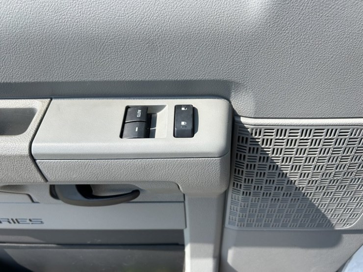 2012-ford-e450-sd-image-41