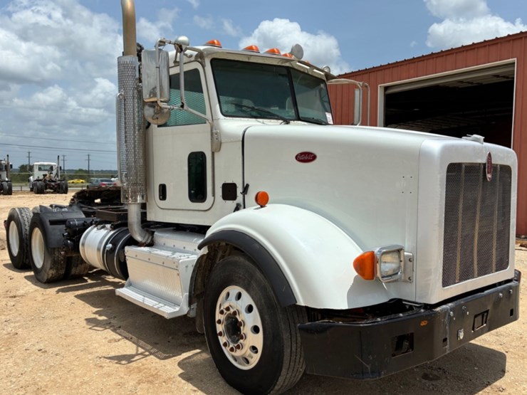 2016-peterbilt-367-image-3
