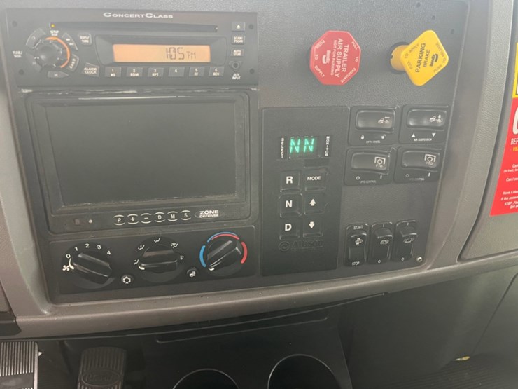 2012-peterbilt-337-image-17