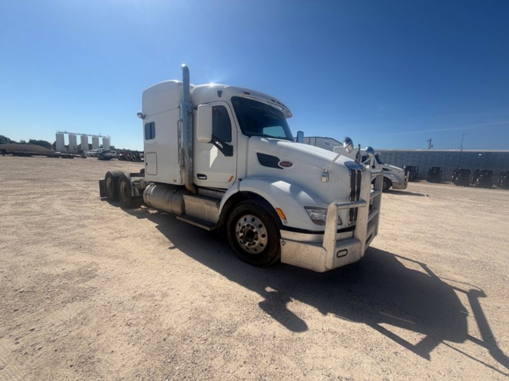 2017-peterbilt-579-image-7