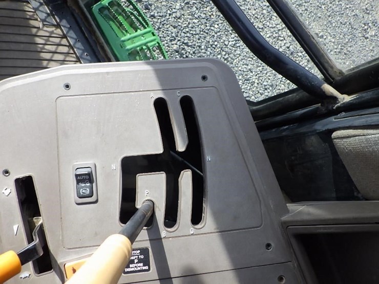 john-deere-6115m-image-35