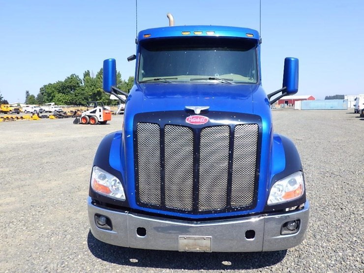 2015-peterbilt-325-image-8