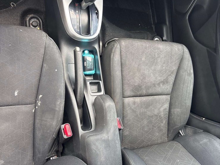 2015-honda-fit-ex-sedan-image-14