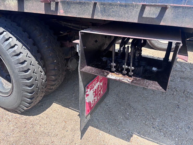 ford-f700-image-7
