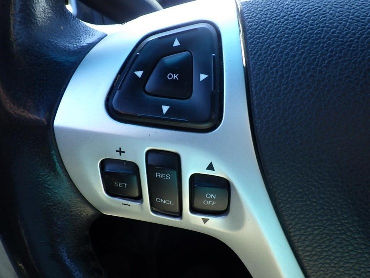 2013-ford-explorer-image-26