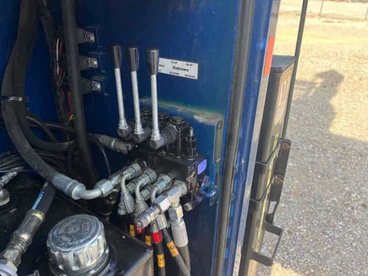 2016-ford-f550-image-17