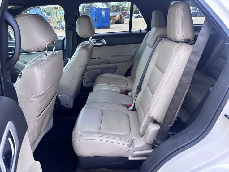 2015-ford-explorer-image-5