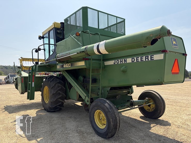 john-deere-4420-image-2