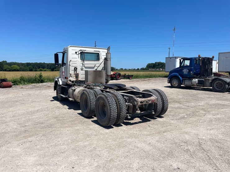 #120-•-2008-volvo-semi-tractor-(has-wi-title)-(whitelaw,-wi)-image-6