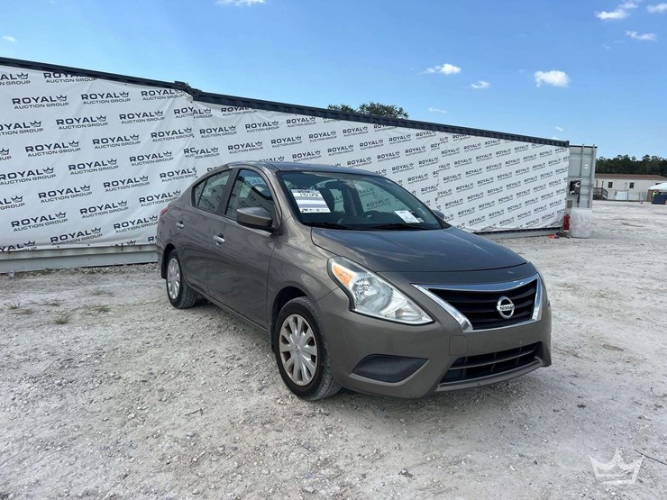 2016-nissan-versa-sedan-image-2