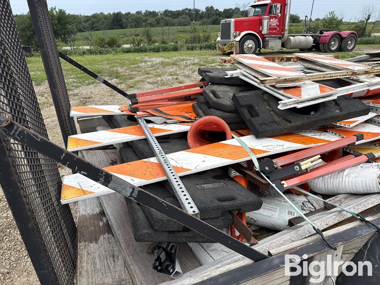 2006-t/a-utility-trailer-w/road-cones-&-signs-image-14