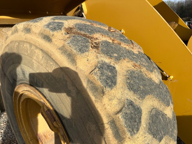 2012-caterpillar-950k-image-55