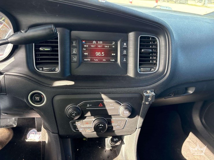 2015-dodge-charger-sedan-image-21