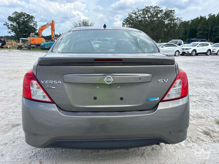 2016-nissan-versa-sedan-image-24