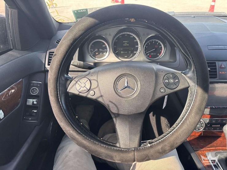 2011-mercedes-benz-c300-awd-sedan-image-15