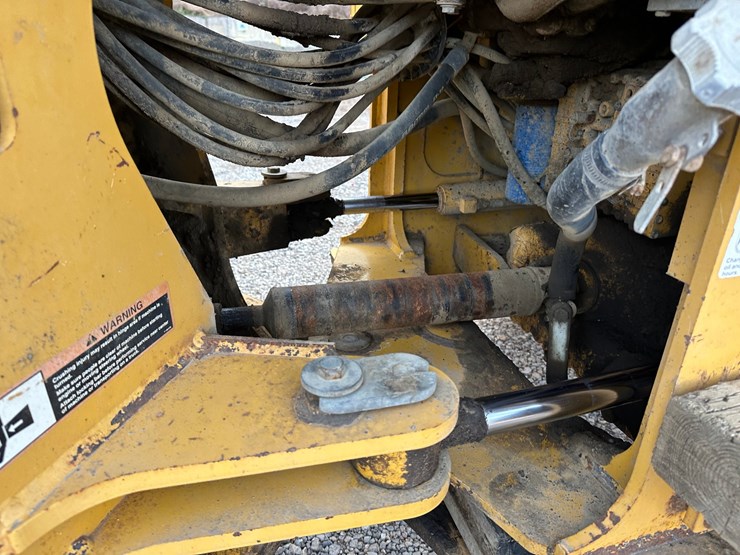 2005-deere-544j-image-30