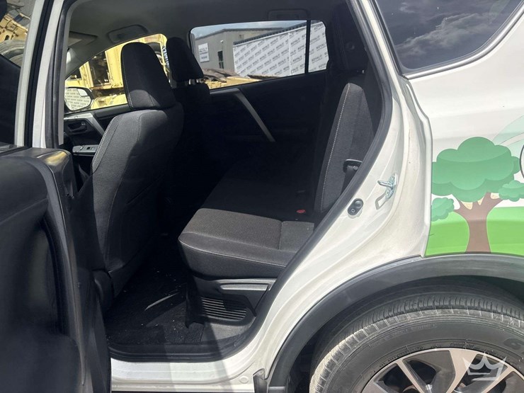 2018-toyota-rav4-image-18