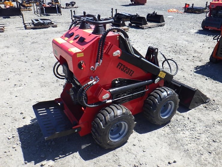 2026-future-323tz-skid-steer-loader-image-3